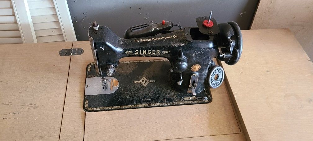 1953 vintage Singer sewing machine built into table