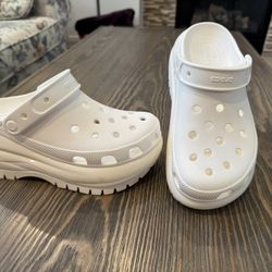 Classic Mega Crush Clog 'White’ WOMENS size 7,Men’s 5(USED) 