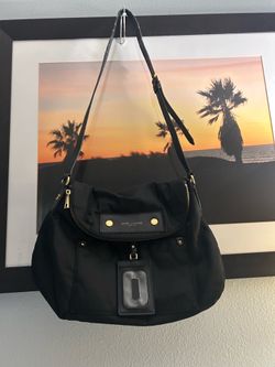 Marc Jacobs Preppy Nylon Natasha crossbody bag features a durable black nylon design with gold-toned hardware.