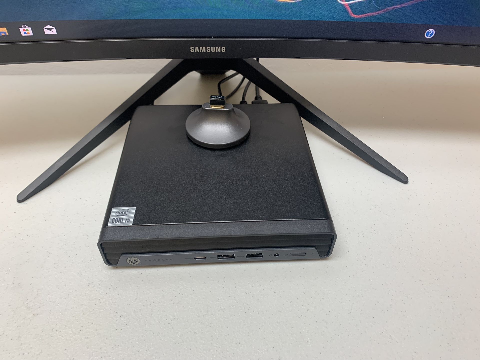 HP Business Desktop ProDesk 600 G6 Mini Desktop / Samsung 32 inch Curved monitor