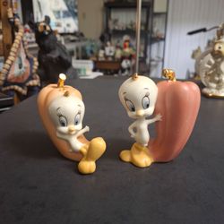 Lenox Warner Bros "Looney Tunes Tweety" Porcelain Pumpkin Salt & Pepper Shaker Set 3.5" Missing 1 Stopper, Otherwise in Mint Condition