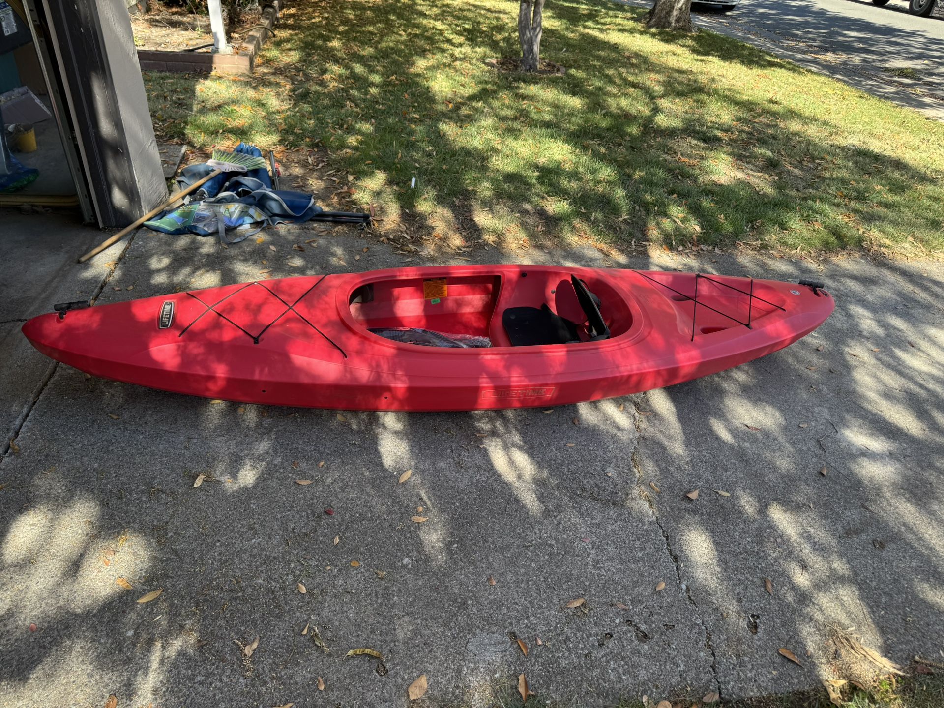 LIFETIME,RED KAYAK 10ft X 30  46lbs. Weights Limit 276lbs