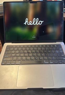 MacBook Pro M1 Pro 14" (2021) 16GB Ram / 8-Core CPU / 512GB SSD