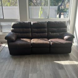 Rich Brown Reclining Sofa – Transitional Style & Plush Comfort