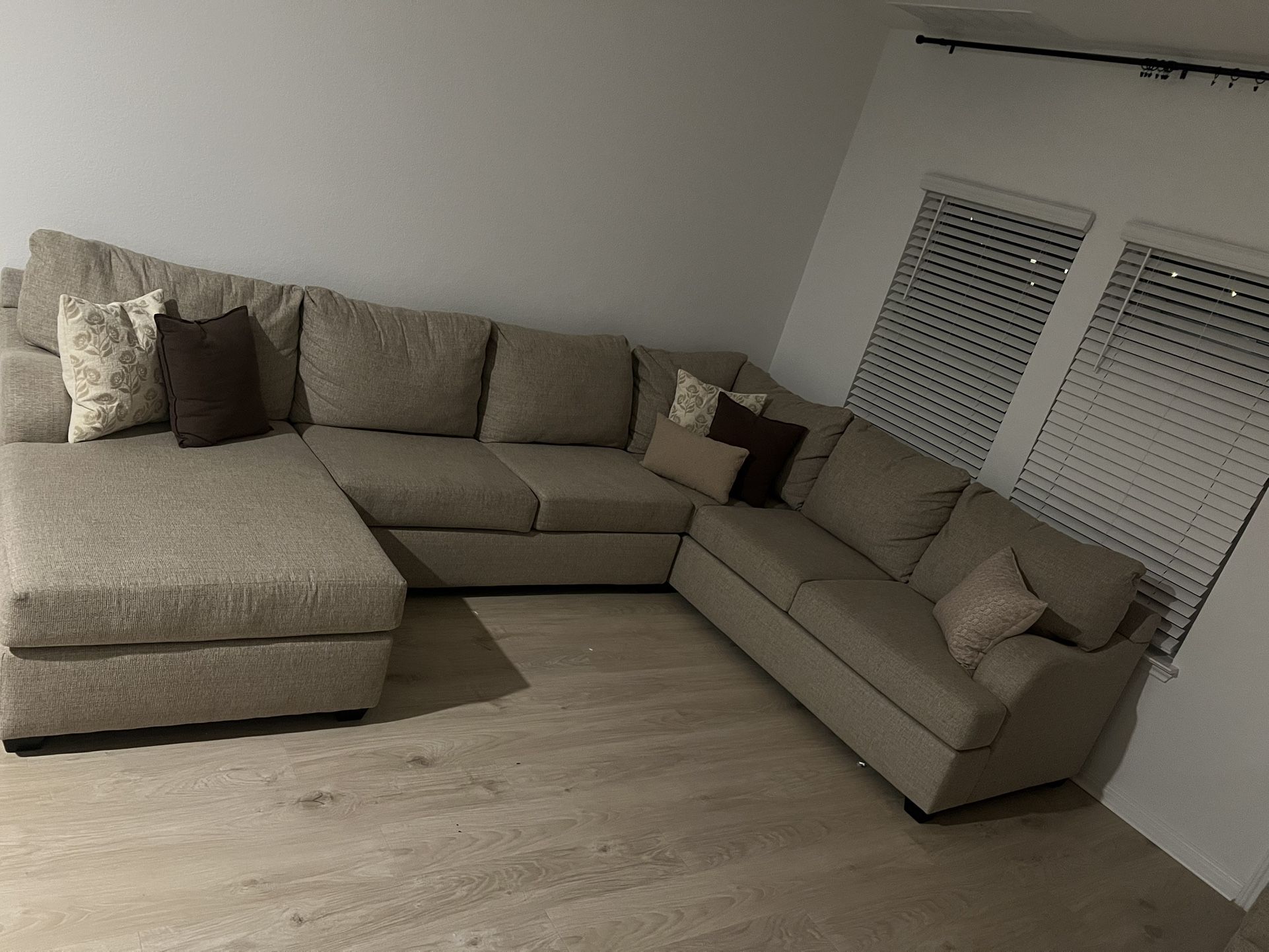 Living Spaces Sectional Couch - Great Condition!