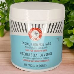 First Aid Beauty Facial Radiance Pads 60 Pads