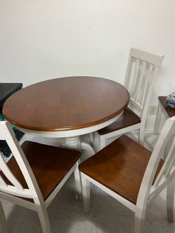 Round Dining table with 4 chairs