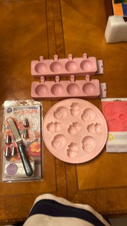Wilton Cake Decorating Baking Molds Set