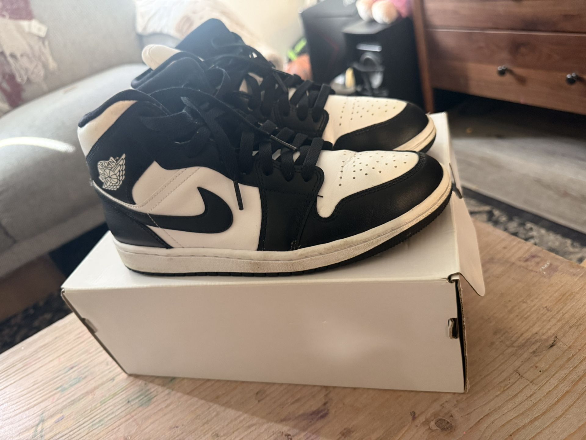 Wmns Jordan 1 mid