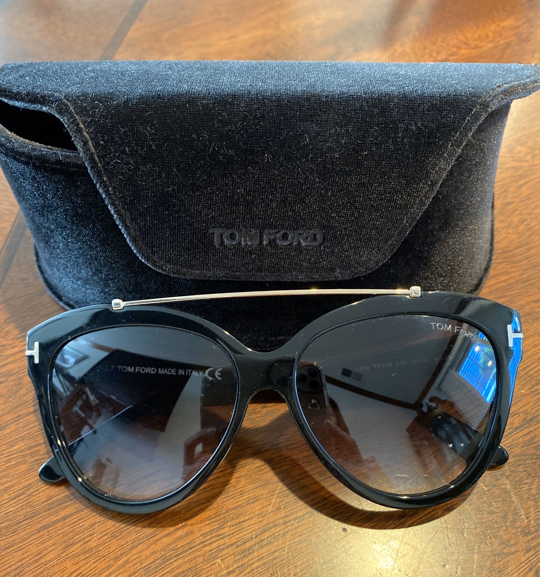 100% authentic Tom Ford sunglasses😎