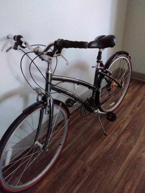 Specialized Crossroads Bike. $50. ifrm Tempe