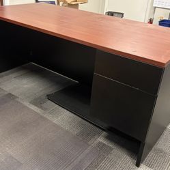 FREE DESK *PICKUP ASAP*