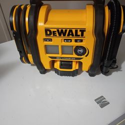 DeWalt Inflator With A 5hr Amp Battery 