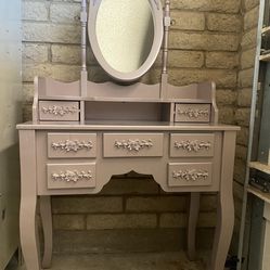 Make Up Table 