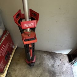 Milwaukee M18 Rocket Tower Light – Dual Power