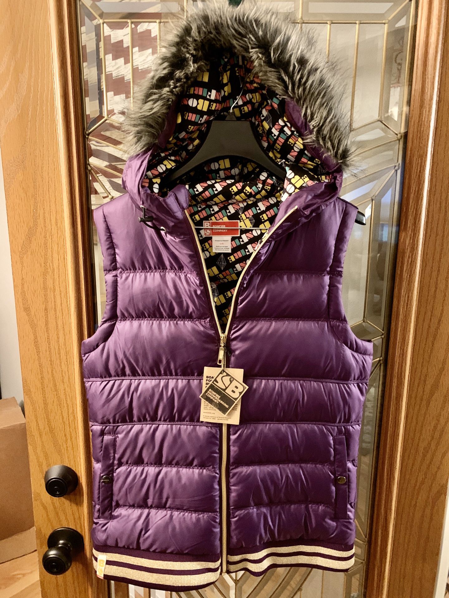Bonfire Snowboarding Company zip up vest NWT