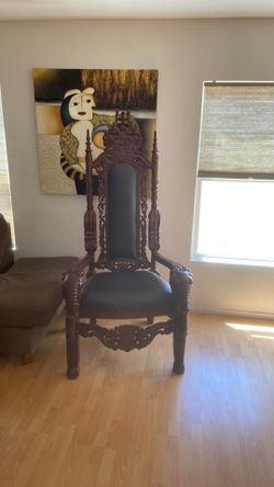 Premium. Hand carved mahogany Renaissance style chair.