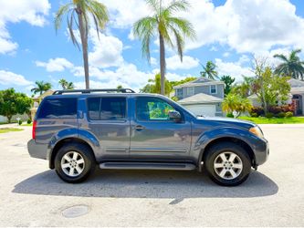 2011 Nissan Pathfinder, 4 x 4
