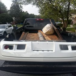 I have this bumper, it is for a 2002 escadila, it is new. ⁠