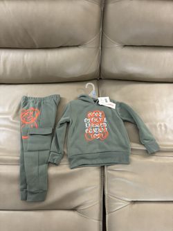 New With Tag Two Pieces Set Size 4T 