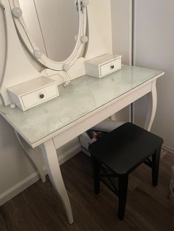 Vanity With Chair