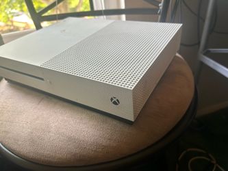 Xbox One S **READ DESCRIPTION**