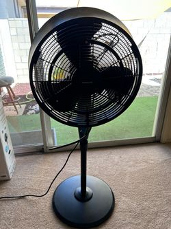 Frigidaire Outdoor Misting Pedestal Fan