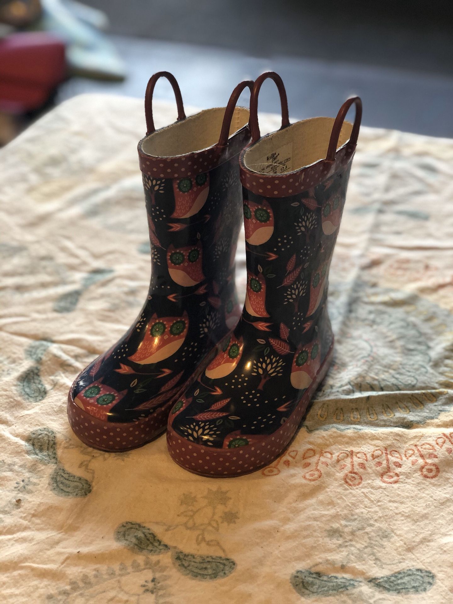 Kids Rain boots - little girls size 9.