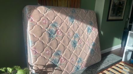 QUEEN SIZE MATTRESS