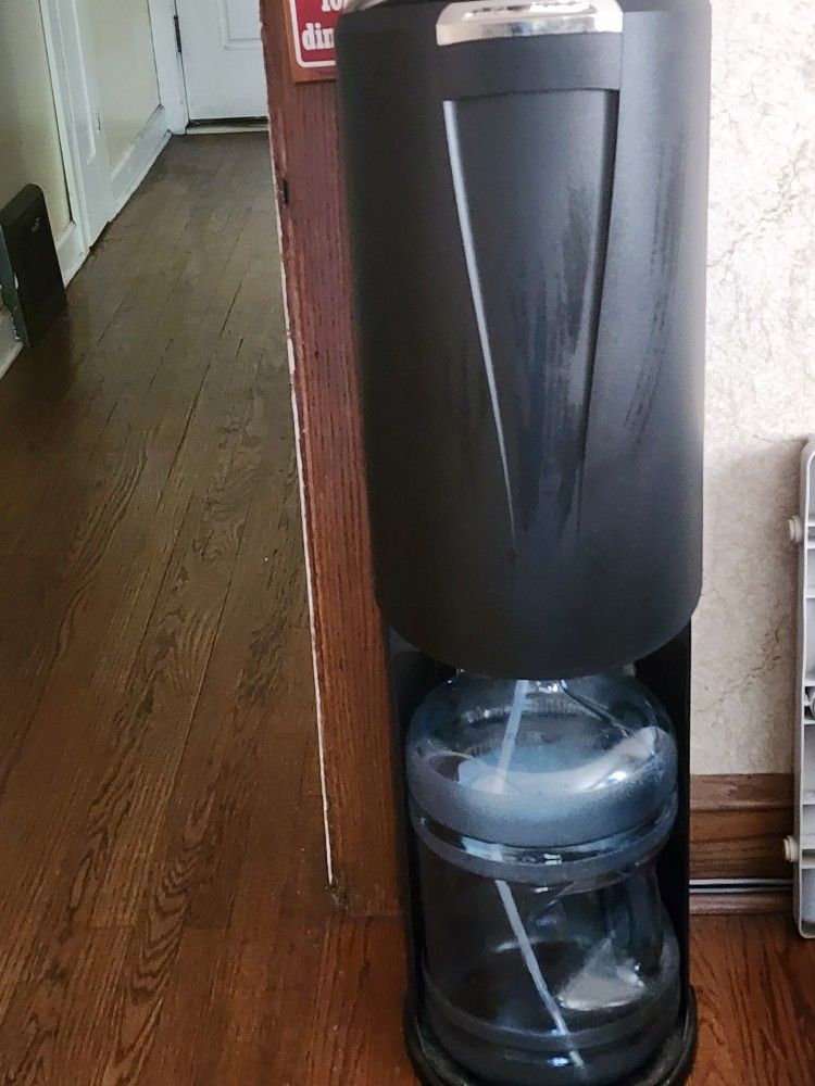 CRYSTAL MOUNTAIN Water Cooler and Hot Water,80.00 for Sale in Chicago