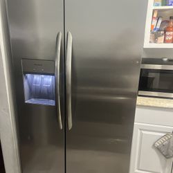 Side By Side Frigidaire Stainless Steel Refrigerator 
