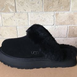 UGG slippers size 8