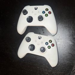 2 Xbox Controllers