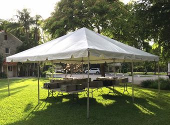 White Expandable cover  20x40. Commercial Grade, excellent Conditions (Cover Only)