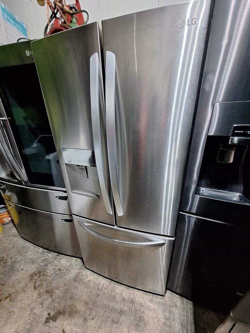 Refrigerator 30"wide Apartment Size 