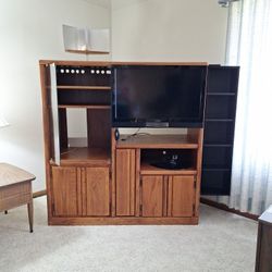 Oak Entertainment Center W/Flat Screen TV