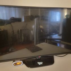 LG 42” LED TV – Model 42LN5400 – 1080p – Works Great