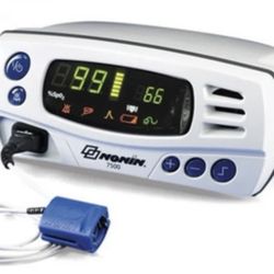 NIB NONIN Tabletop pulse oximeter 7500 W/Adult Articulated Finger clip 8000AA