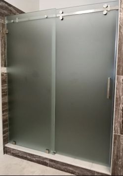 Sliding privacy door