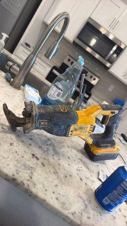 Dewalt saw