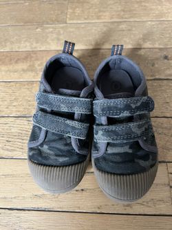 Boys Velcro Shoes Size 8.