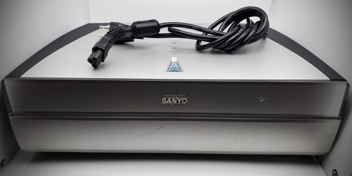 Sanyo PLV-Z2 3LCD Video Projector