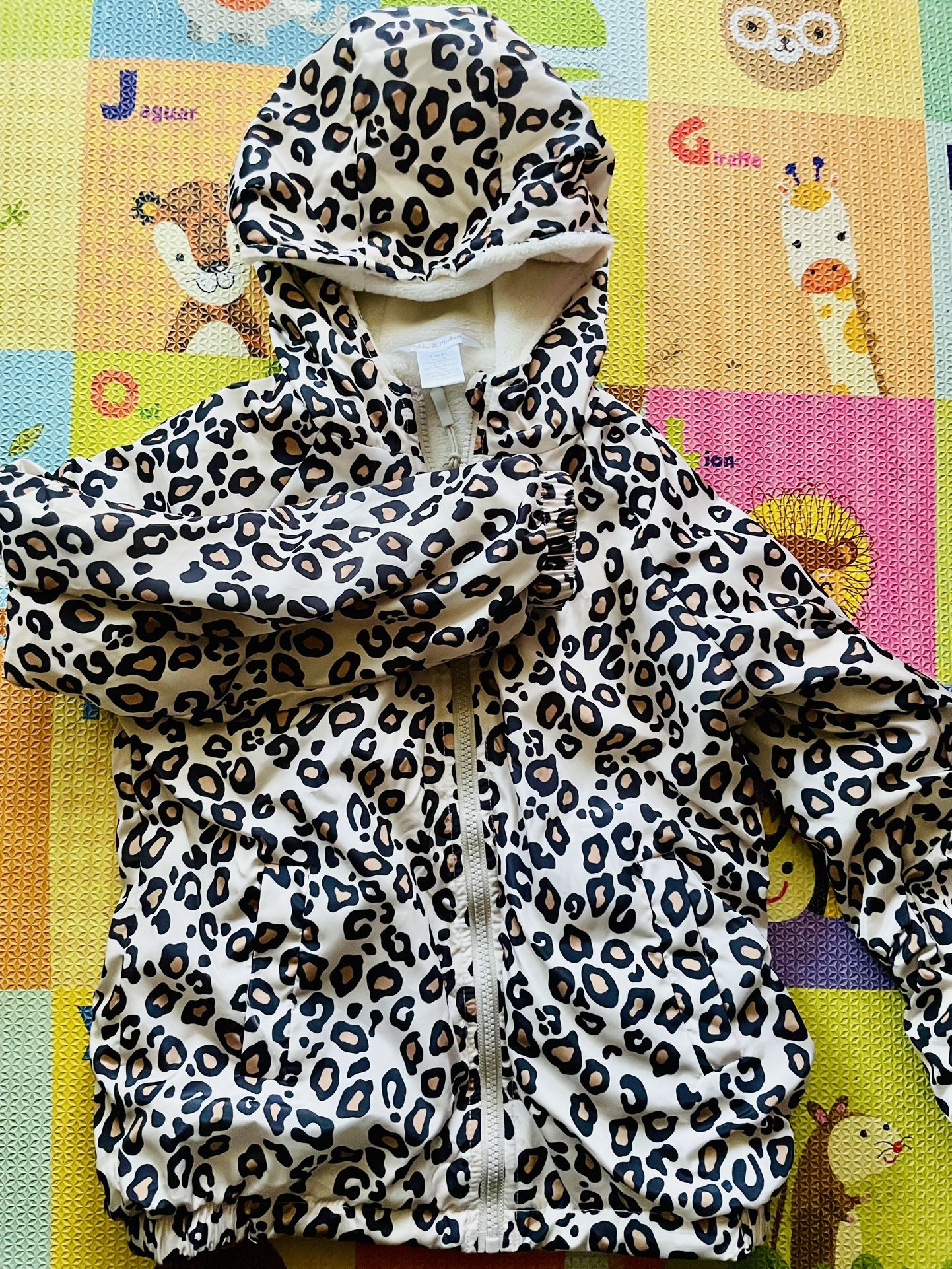 Like New 2 -sides Soft Fleeced Raincoat 6-8T 