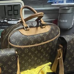 Louis Vuitton, big bag authentic no low Ballers
