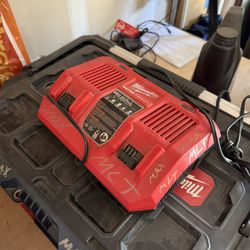 Milwaukee M18 Dual Bay Rapid Charger 