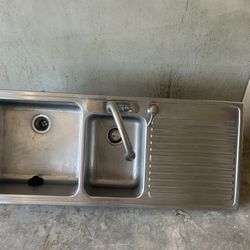 Double Kitchen Sink / Faucet/ Garbage Disposal.