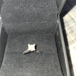 Women's Ring.  1 Karat
