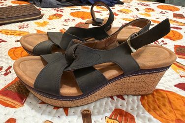 Women's Clarks Sandals Size 8 (blue)