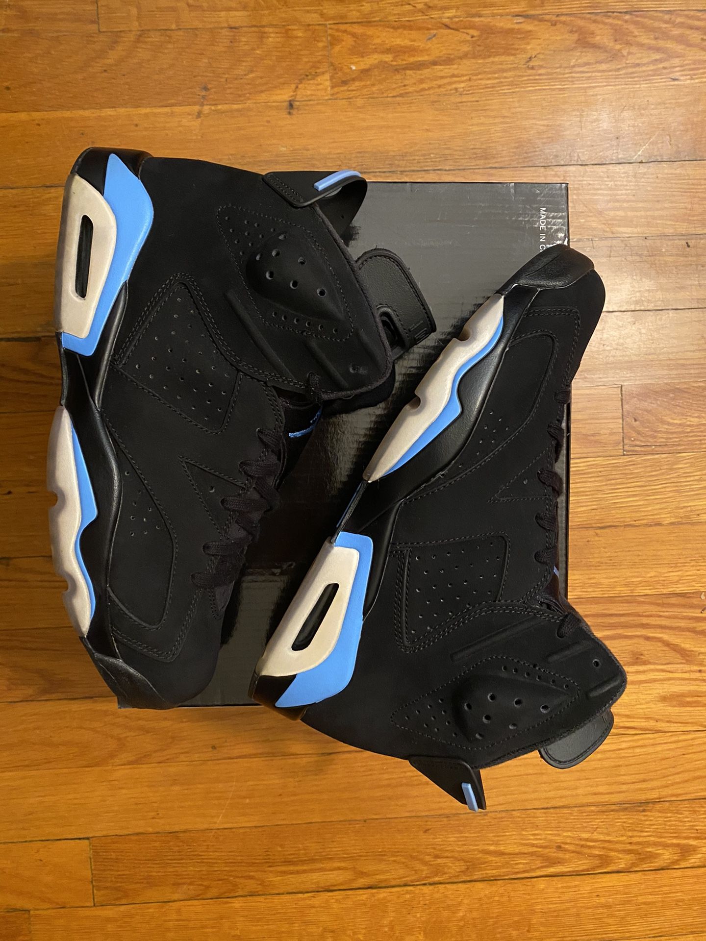 AIR JORDAN RETRO 6 “UNC” SZ 11