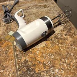 Hamilton Beach Hand Mixer/ W Case